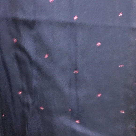 BR Silky Sleeveless Top - Picture 2 of 3